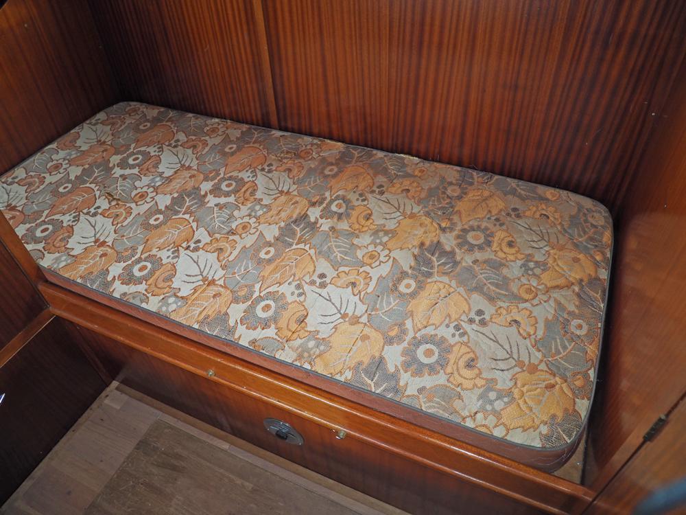 Aft cabin, Accommodation